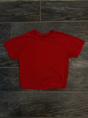 Swiftly Cropped Top Red Glow